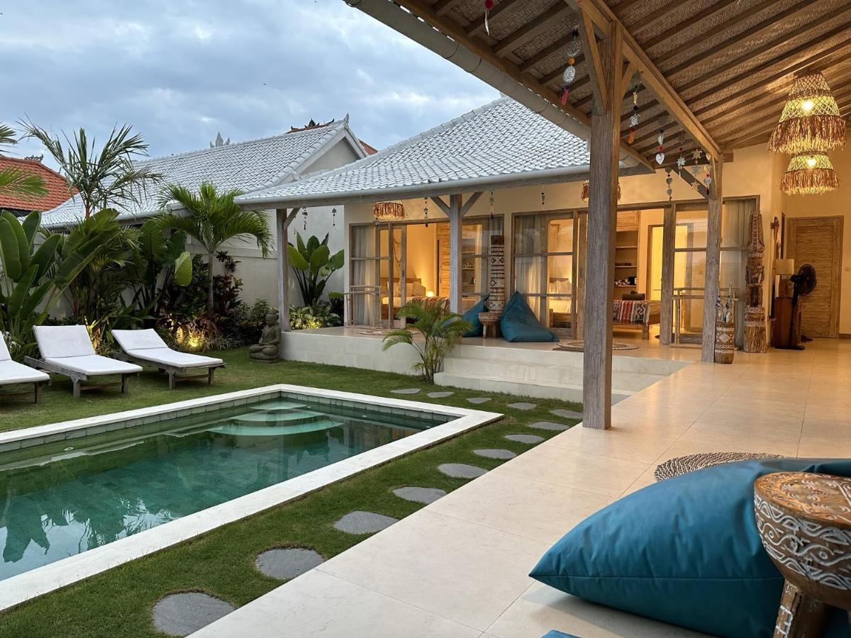 Villa White Karma Seminyak  Exterior photo